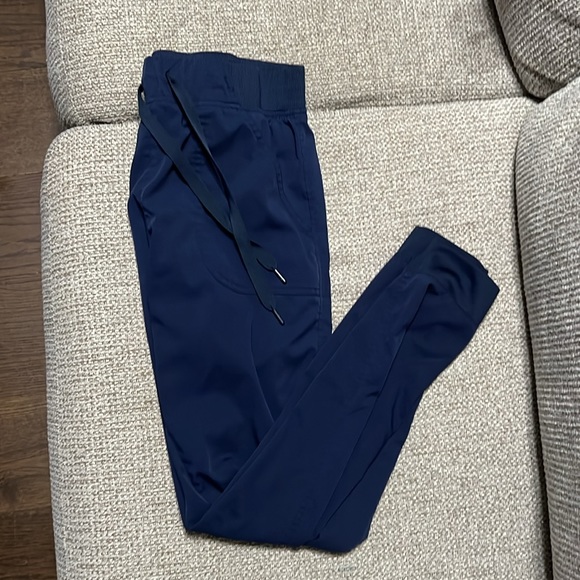 Adar pro navy scrub set - Picture 4 of 6